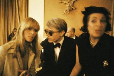 从唱片封面到潮流服饰 音乐如何引领文化消费变革